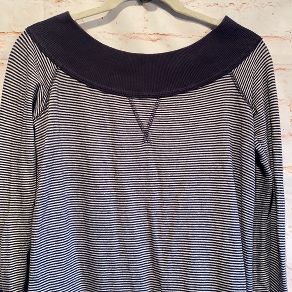 Free People long sweater stripe tunic scoop neck Small pullover navy top - Picture 2 of 9